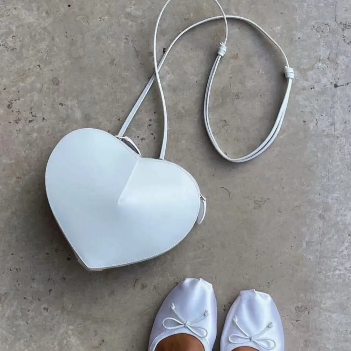 Fashionable Heart Shaped Box Bag Single Shoulder Crossbody Bag Quality Leather Design Small Size Daily Match Retro Style - الصورة 4